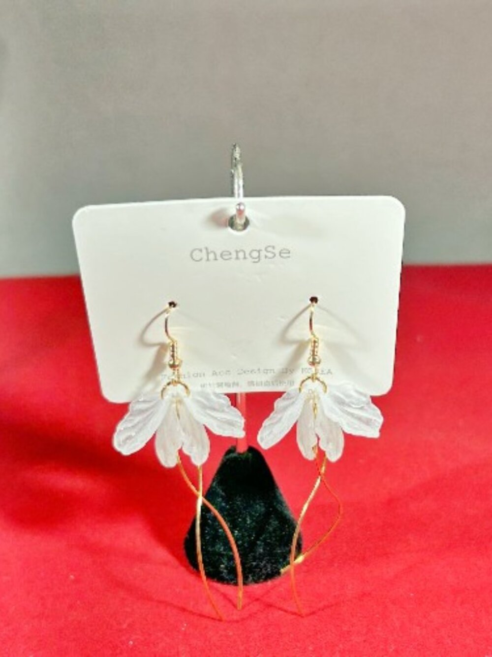 Beautiful ChengSe White Flower Dangle Earrings - Boho Chic & Elegant! 🌸✨